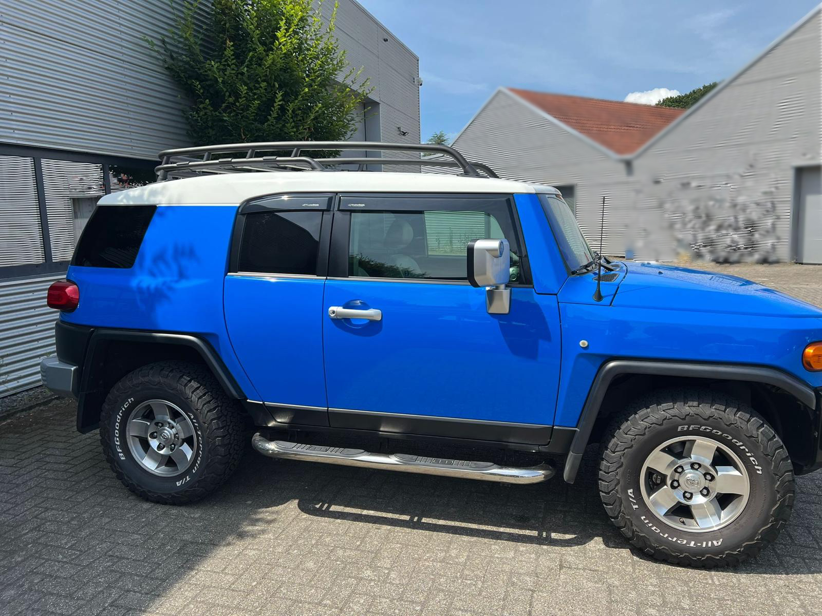WeatherShields side wind deflector for Toyota FJ Cruiser